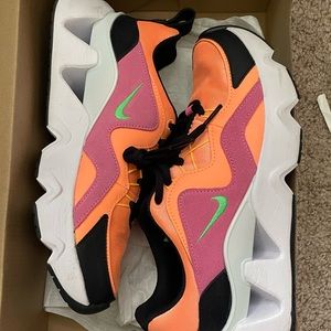 Womens Nike sneakers.